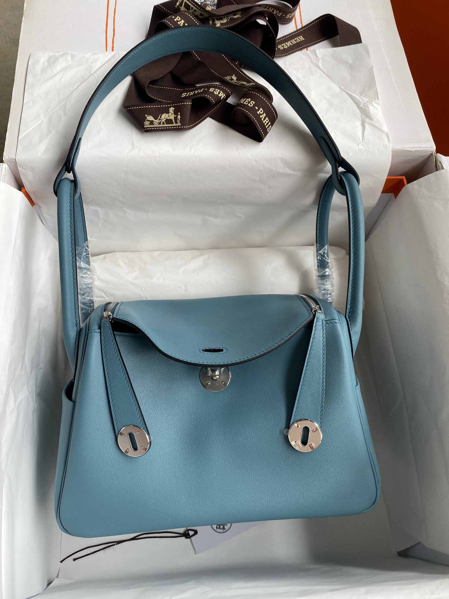 Hermes Lindy 26cm Handbag Shoulder Bag In Azure Blue Swift Leather